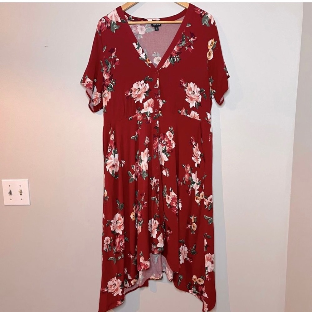 Torrid size 2x Floral V-Neck Red Short Sleeve Midi Dress